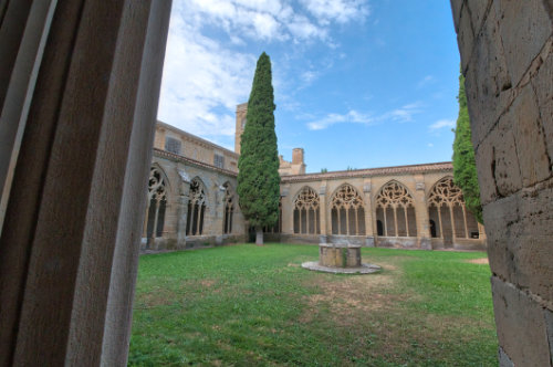 Vista delinterior del claustro de la oliva 